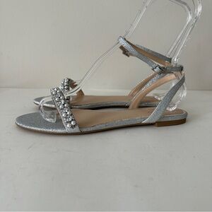 NEW Jewel Badgley Mischka Women's Daria Pearl and Crystal Flat Sandals, Sz 8.5